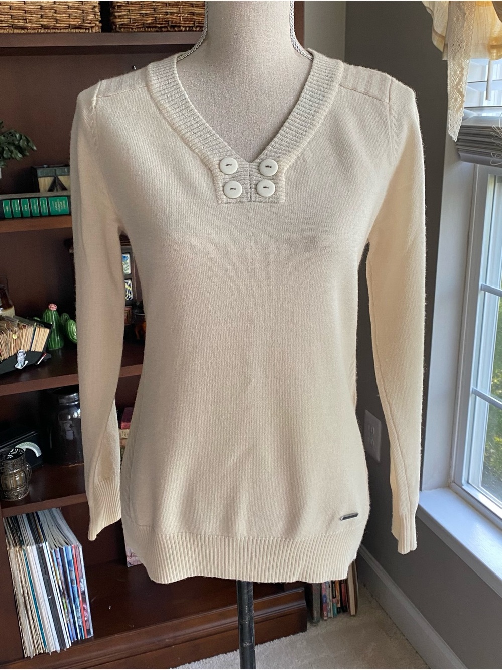 Smartwool Women's Cream V-Neck Wool Sweater with Button Accent Size Medium EUC